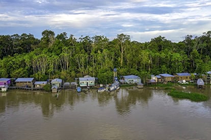 Una vista de un asentamiento local en la Amazonia.