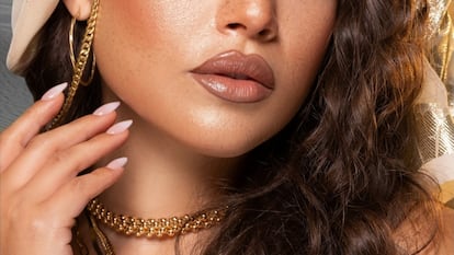 Artículo de EL PAÍS Escaparate sobre el tinte delineador de labios que arrasa en TikTok.