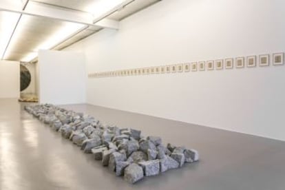 Las piedras son un elemento recurrente en la obra de Richard Long.