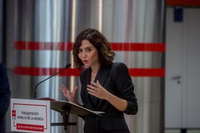 La presidenta de la Comunidad de Madrid, Isabel Díaz Ayuso, interviene en la inauguración del Pasillo de la Música, en la estación de Metro Estadio Metropolitano.