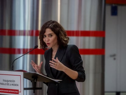 La presidenta de la Comunidad de Madrid, Isabel Díaz Ayuso, interviene en la inauguración del Pasillo de la Música, en la estación de Metro Estadio Metropolitano.