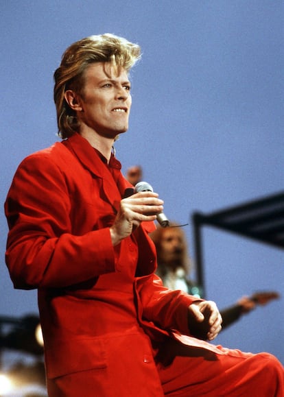 El cantante David Bowie rechazó en dos ocasiones ser condecorado caballero porque aseguraba que desconocía la utilidad de estos títulos. "No me he pasado la vida trabajando para esto. No sé para qué sirve ese premio", contó al periódico 'The Sun'.