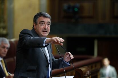 Aitor Esteban, portavoz del Grupo Vasco en el Congreso de los Diputados, durante su intervención. 