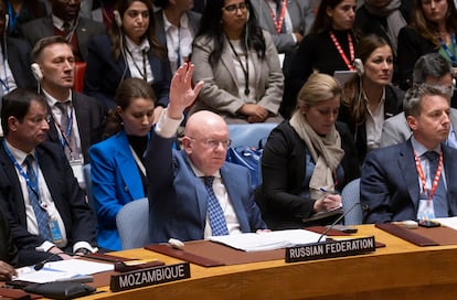 El embajador ruso ante la ONU, Vasili Nebenzia, veta la propuesta de resolución de EE UU, este miércoles en Nueva York.