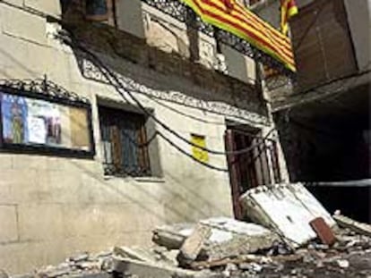 El balcón que se derrumbó la madrugada de ayer en Torrellas.
