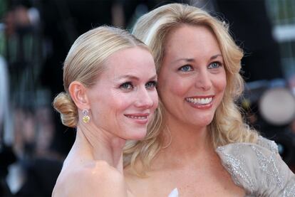 Naomi Watts (izquierda) y Valerie Plame, durante la presentación de <i>Caza a la espía</i>.