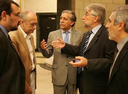 Joan Tardà (ERC), Francisco Rodríguez (BNG), Diego López Garrido (PSOE), Josep Sánchez Llibre (CiU) y Gaspar Llamazares (IU-ICV), en el Congreso.