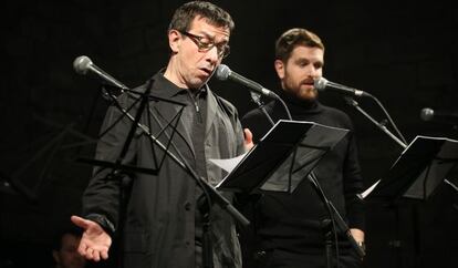 Montalbano (Jordi Boixaderas) argumenta ante su maltratado Mimí (Jordi Llordella), ayer en La Capella.