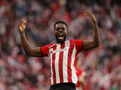 Iñaki Williams celebra el primero de sus dos goles en el Athletic-Betis (3-2) disputado este domingo en San Mamés.