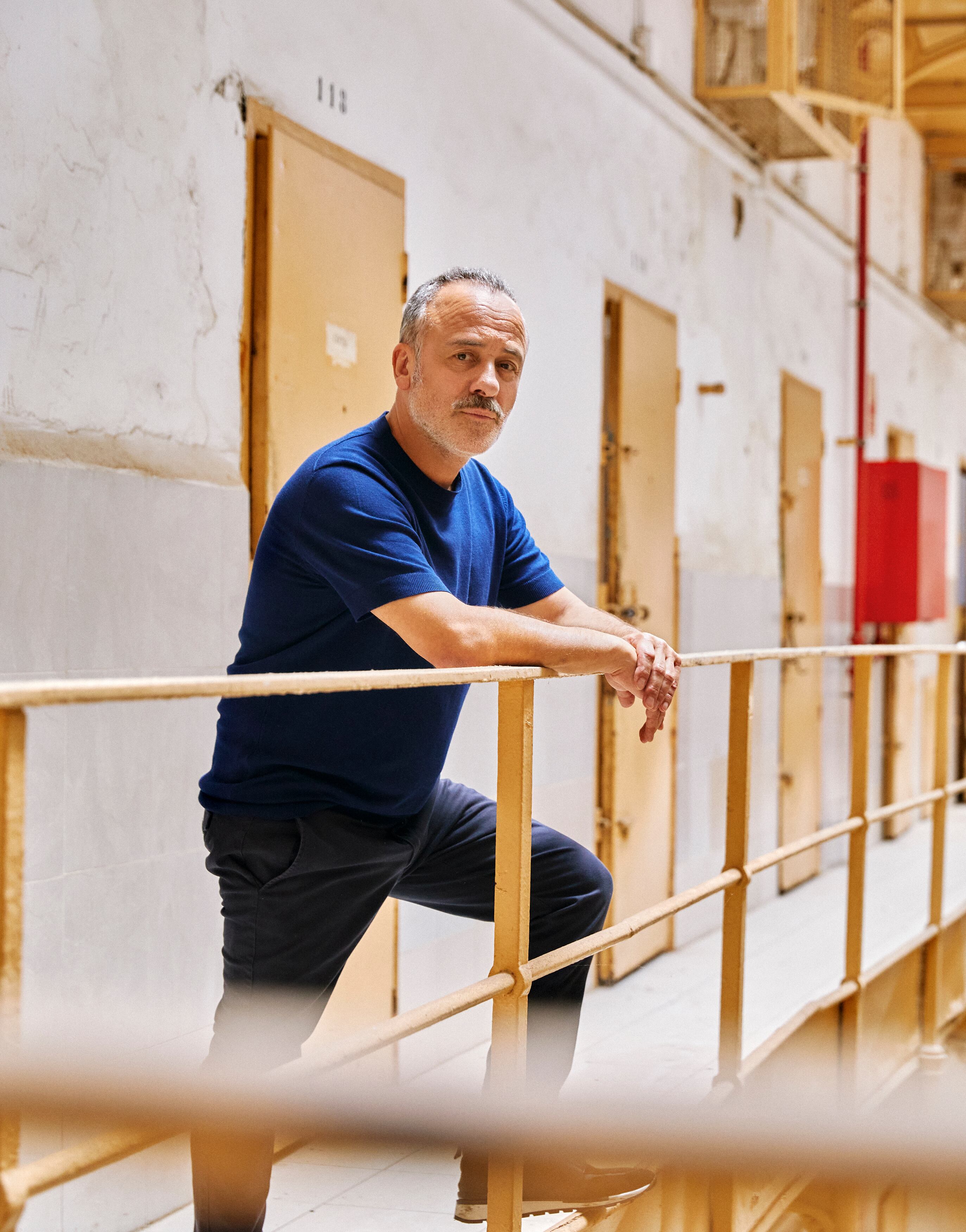 El actor Javier Gutiérrez, en la antigua prisión de Barcelona.