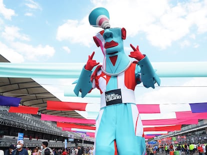 La mascota del festival Vive Latino 2022 en el Foro Sol, en Ciudad de México.