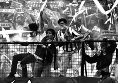 Integrantes del Frente Atlético, en un derbi de 1991 contra el Madrid.