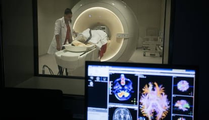 Una sala de resonancia magnética en la Fundación Pasqual Maragall, que investiga sobre el alzhéimer