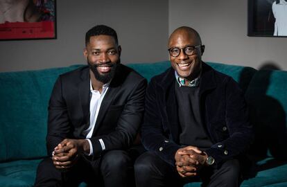 Barry Jenkins (d) y el actor Tarell Alvin McCraney.