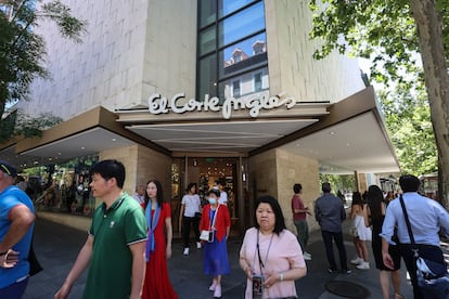 Edificio de El Corte Inglés en la calle Serrano, este martes.