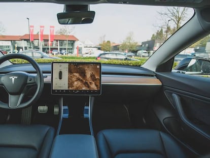 Interior de un Tesla Model 3.