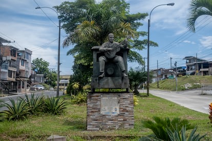 Monumento de Petronio Álvarez, en la Avenida Simón Bolívar, frente a la Casa de la Cultura, en Buenaventura, el 4 de agosto de 2023. 