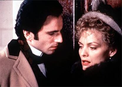 Daniel Day-Lewis y Michelle Pfeiffer, en un fotograma de <i>La edad de la inocencia,</i> de Scorsese.