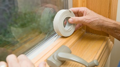 Se adaptan a cualquier hueco o filtración del hogar y lo sellan herméticamente para evitar que entre el frío. GETTY IMAGES.