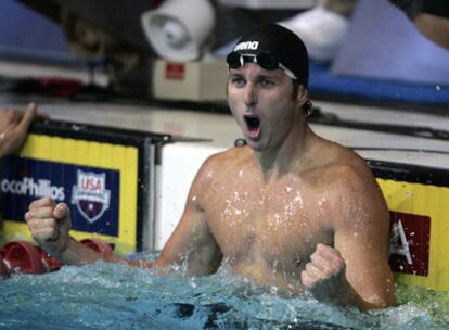 El nadador estadounidense Aaron Peirsol ha parado el cronometro en 51,94 segundos.