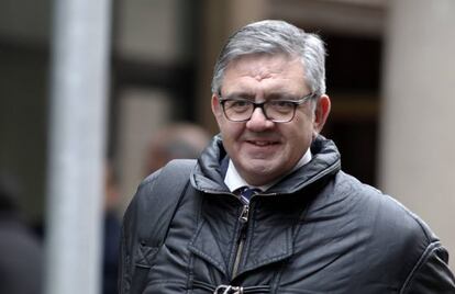 El exsecretario de las infantas, Carlos García- Revenga, acude a los juzgados de Palma a declarar en febrero de 2013.
