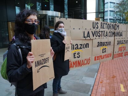 Protesta a la seu d'Amazon a Barcelona.