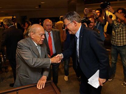 Ximo Puig saluda al expresidente catal&aacute;n Jordi Pujol el 27 de septiembre.