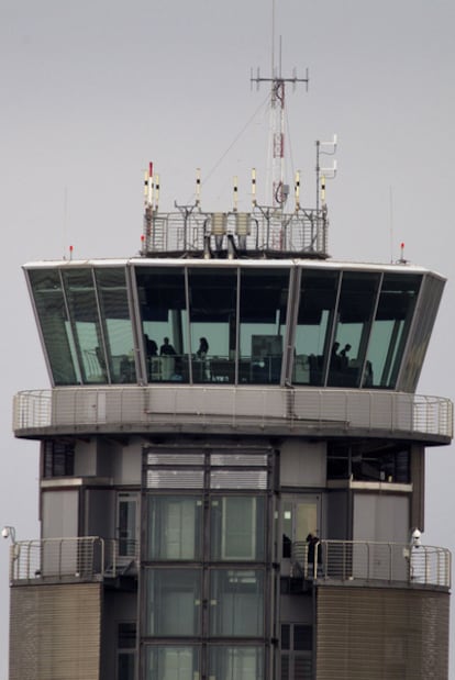 The control tower at Madrid-Barajas International Airport.