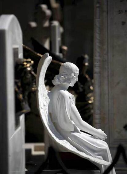 Copia del <b><i>Ángel del sepulcro</b></i> de Celestí Devesa.