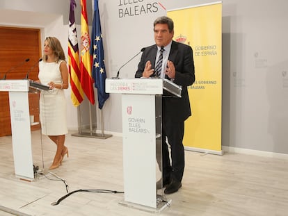 Yolanda Díaz, ministra de Trabajo, y José Luis Escrivá, ministro de Inclusión, Seguridad Social y Migraciones, el 4 de septiembre tras reunirse con los agentes sociales en Palma.