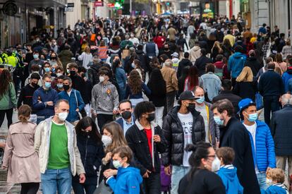 Ajetreo en una calle de Madrid, el pasado mes de abril.