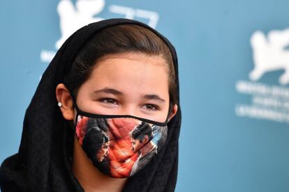 La actriz Shamila Shirzad, durante el 'photocall' de la película 'Khorshid', en el Festival de Cine de Venecia (Italia). El filme iraní denuncia la explotación laboral de los niños y sus penosas condiciones, y compite por el máximo galardón, el León de Oro.