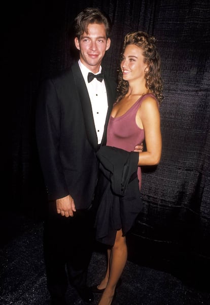 Harry Connick Jr. y su esposa (entonces novia) Jill Goodacre fotografiados en 1991, pocos meses después del encuentro con Frank Sinatra. Posteriormente se casarían y tendrían tres hijas.