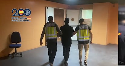 Arresto en Denia (Alicante) del fugitivo considerado un peligroso sicario y que reclaman las autoridades colombianas, en unas imágenes facilitadas por la Policía Nacional
