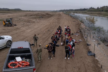 Migrantes en Eagle Pass, Texas