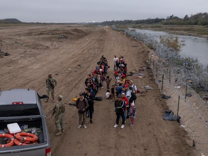 Migrantes en Eagle Pass, Texas