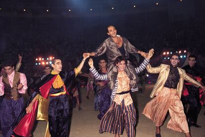 Fashion show of Francis Montesinos. Models take to shoulders to the designer Montesinos during his parade in Las Ventas bullring, Madrid.