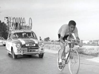 Anquetil en una crono de la Vuelta.