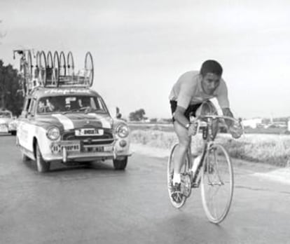 Anquetil en una crono de la Vuelta.