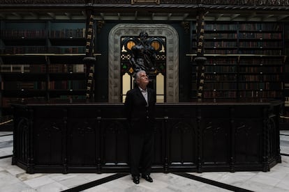 Portrait of Francisco Gomes da Costa, president of the Real Gabinete Português de Leitura, standing in the main room of the library. 