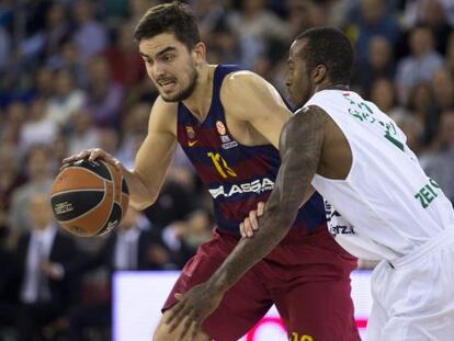 Satoransky, ante Boost, en el Bar&ccedil;a-Zielona.