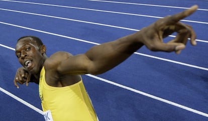 Bolt celebra haber batido su propio récord como el hombre más rápido del mundo en la final del mundial de Berlín 2009. En la carrera de 100 metros frenó el cronómetro en 9,58 segundos, once centésimas menos que su marca del año anterior. El logro tuvo lugar en el mismo estadio en el que Jesse Owens había ganado el oro en 1933.