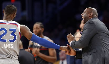 Magic Johnson, con LeBron James, en el reciente All Star.