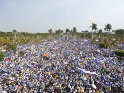 Convocados por la Iglesia católica, cientos de miles de nicaragüenses se toman las calles del país exigiendo paz y el fin del régimen