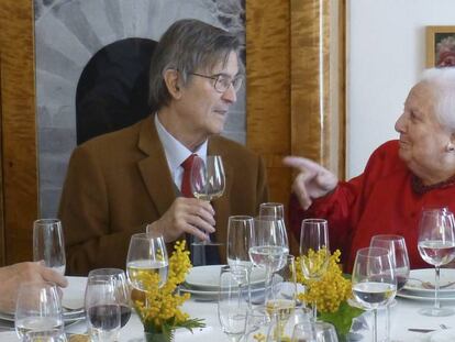 Luis Izquierdo y Carmen Balcells en 2013, durante la celebraci&oacute;n de los 77 a&ntilde;os del catedr&aacute;tico y poeta.