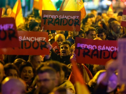 Manifestación contra el PSOE frente a la sede del partido en Madrid.