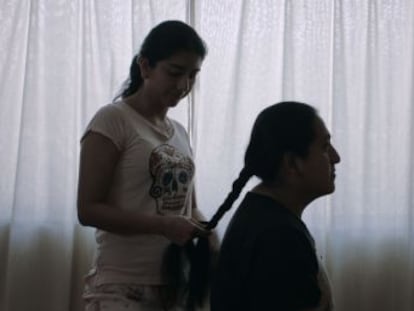 El documental de ficción relata la disyuntiva de una pareja que debe decidir si mantenerse en Quito o volver a sus orígenes indígenas