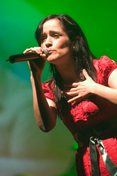La cantante mexicana Julieta Venegas en un concierto en una foto de archivo.