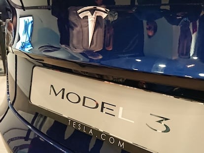 Un Tesla Model 3.