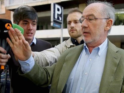 Rodrigo Rato regresa a su domicilio, en Madrid.